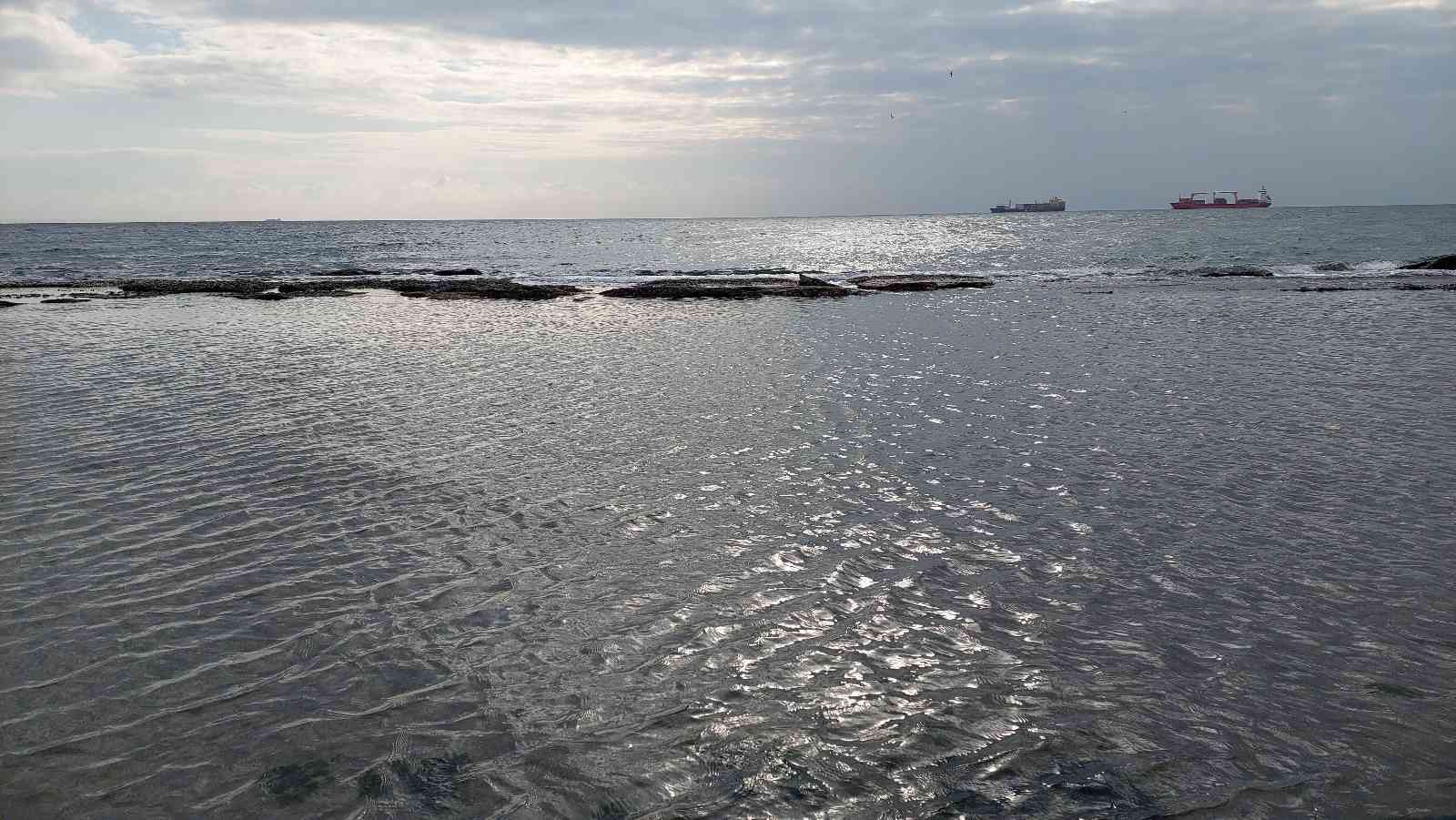 Marmara Denizi’nin Tekirdağ merkez Süleymanpaşa ilçesi kıyılarında sular 15 metre çekildi. Denizin çekilmesi ile halk arasında Kral yolu olarak ...