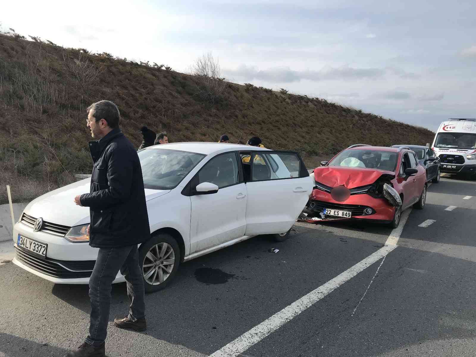 Tekirdağ’da Muratlı çevreyolunda iki otomobilin çarpıştığı kazada 1 kişi yaralandı. Kaza, saat 17.00 sıralarında Muratlı çevreyolunun ...