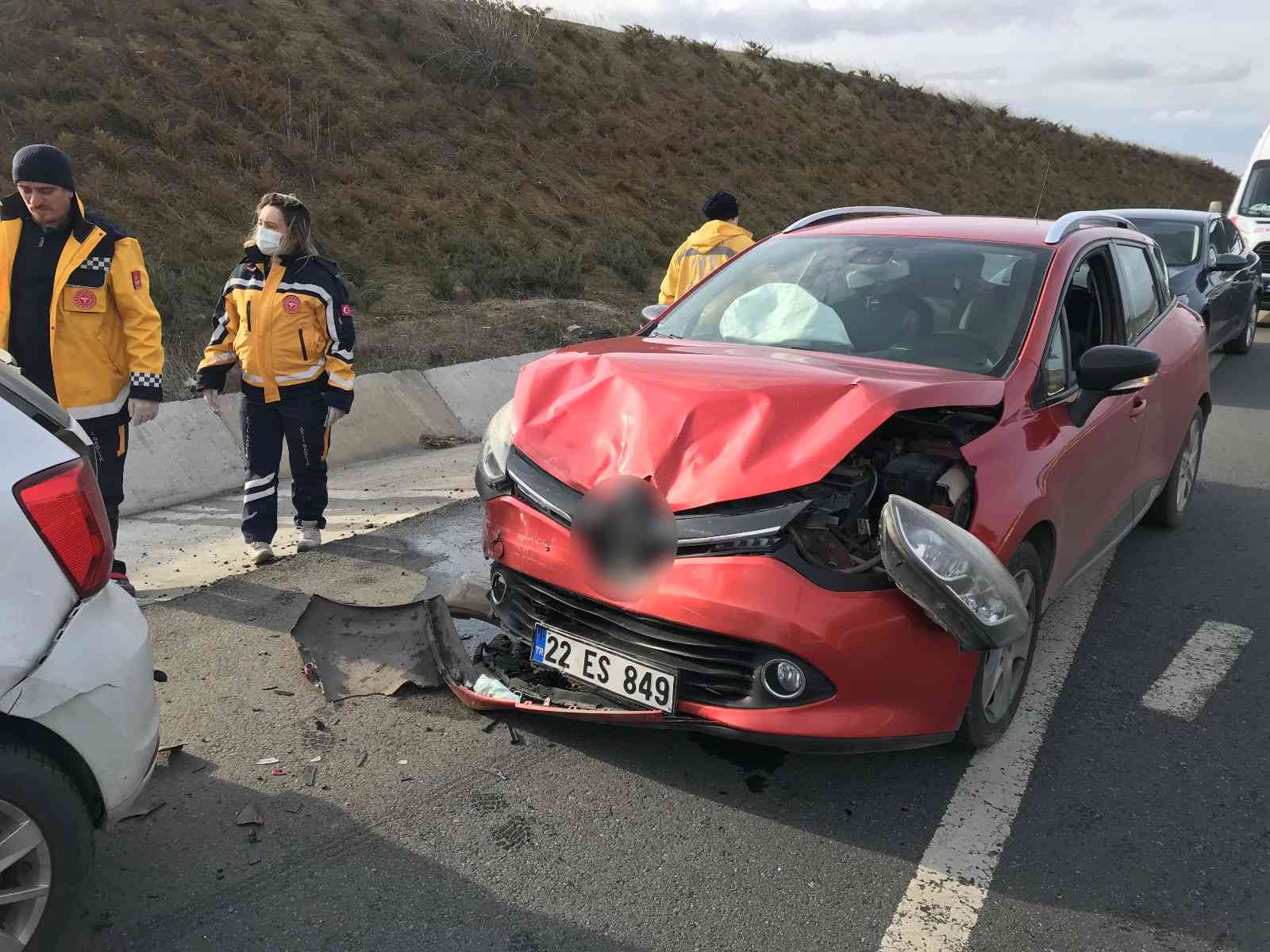 Tekirdağ’da Muratlı çevreyolunda iki otomobilin çarpıştığı kazada 1 kişi yaralandı. Kaza, saat 17.00 sıralarında Muratlı çevreyolunun ...