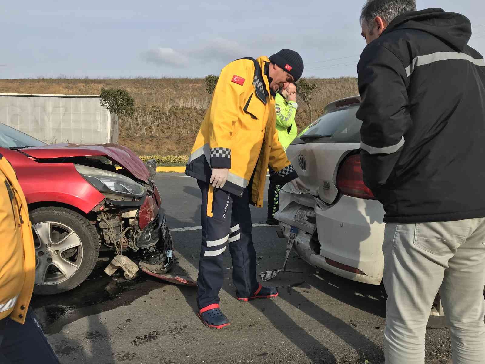 Tekirdağ’da Muratlı çevreyolunda iki otomobilin çarpıştığı kazada 1 kişi yaralandı. Kaza, saat 17.00 sıralarında Muratlı çevreyolunun ...