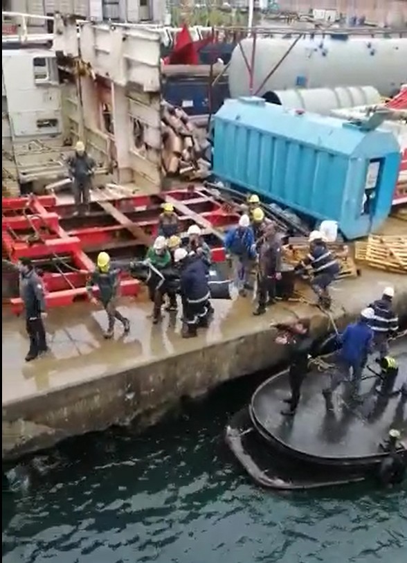 Yalova’nın Altınova ilçesinde bir tersane işçisi çalıştığı iskeleden denize düşerek hayatını kaybetti. Alınan bilgiye göre, Altınova Tersaneler ...