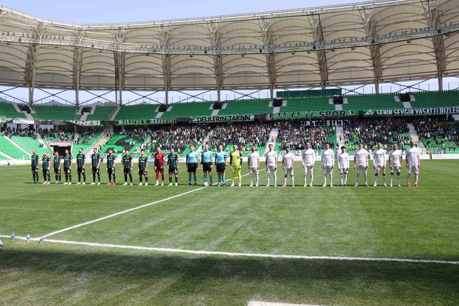 TFF 2. Lig Kırmızı Grup 32. haftasında Sakaryaspor, sahasında karşılaştığı Diyarbekirspor’u 3-0 mağlup etti. Stat: Yeni Sakarya Atatürk Hakemler ...