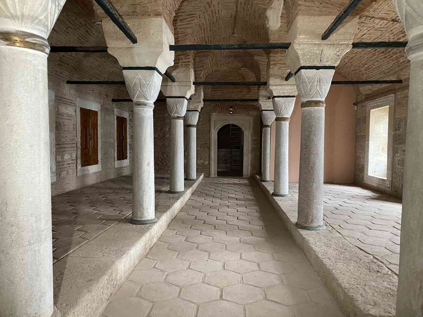 Topkapı Sarayı’nda restorasyonda olan Harem-i Hümayun bölümünün çalışmalarının yüzde 80’ni tamamlandı. Kadın Efendiler, Cariyeler Taşlığı, Kara ...