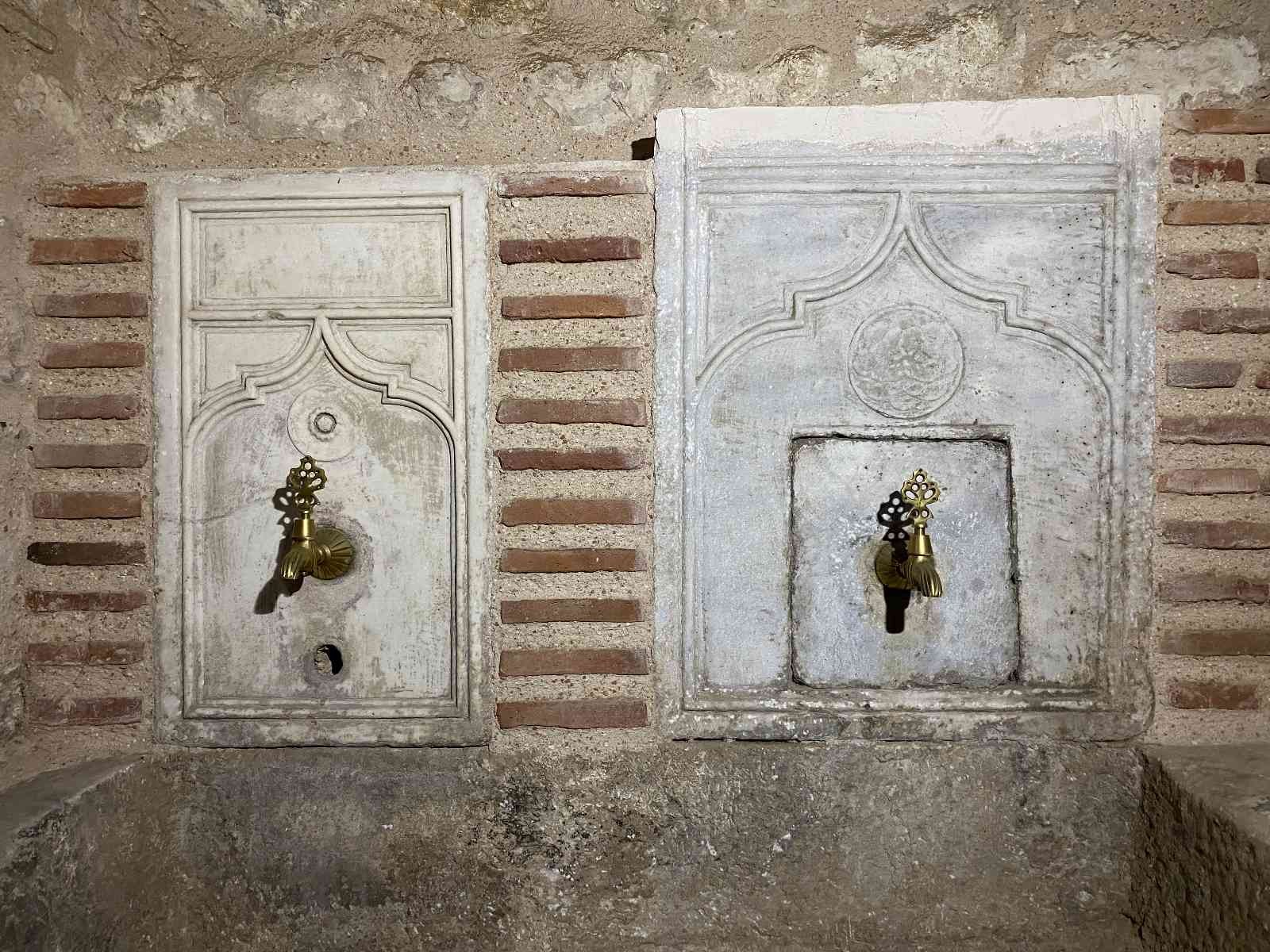 Topkapı Sarayı’nda restorasyonda olan Harem-i Hümayun bölümünün çalışmalarının yüzde 80’ni tamamlandı. Kadın Efendiler, Cariyeler Taşlığı, Kara ...