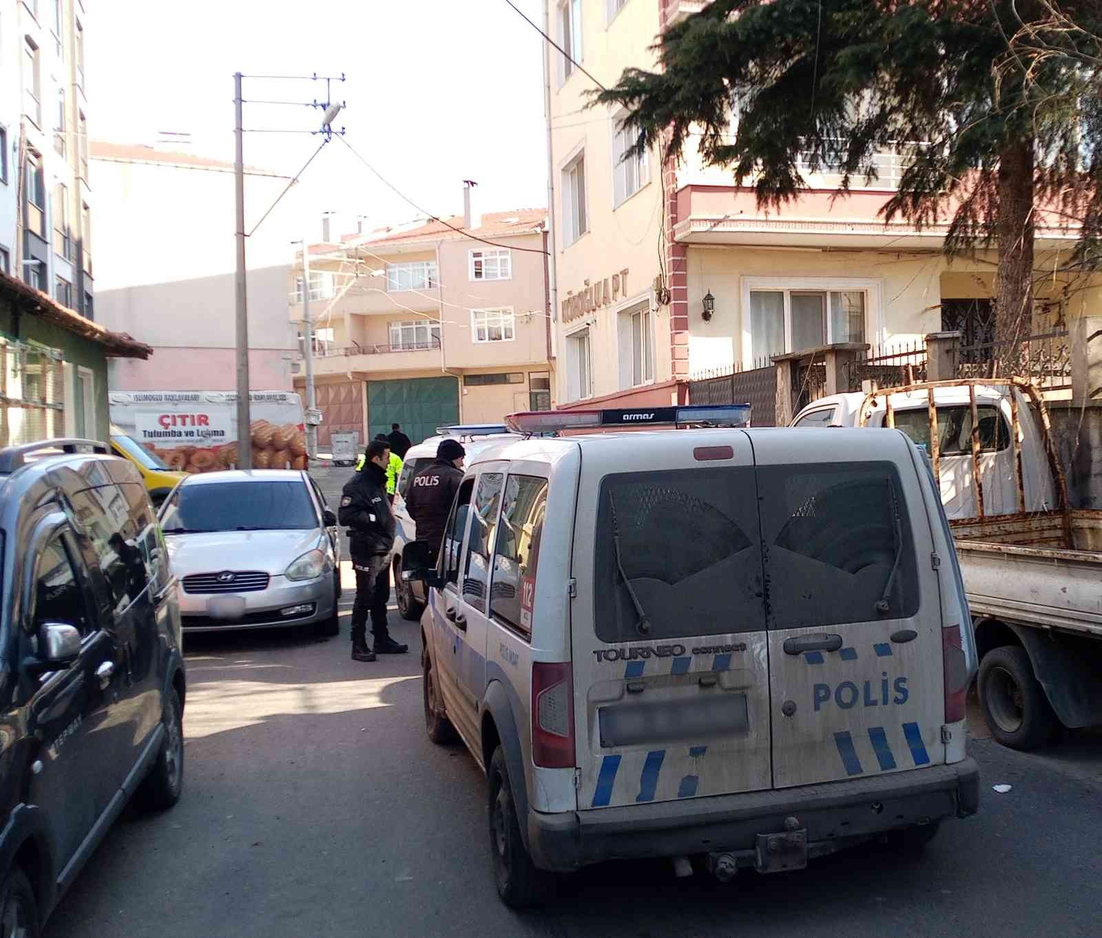 Tekirdağ Çorlu’da trafik kurallarını hiçe sayan ve dur ihtarına uymayan sürücü, 1,5 kilometre kaçabildi. Edinilen bilgiye göre, Hıdırağa ...