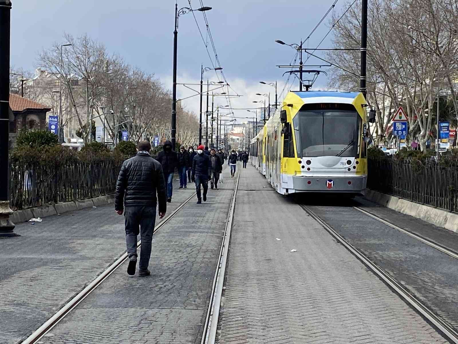 Kabataş-Bağcılar tramvay hattında meydana gelen enerji kesintisi nedeniyle Seyitnizam ve Çapa istasyonları arasında seferler yapılamadı. Yüzlerce ...