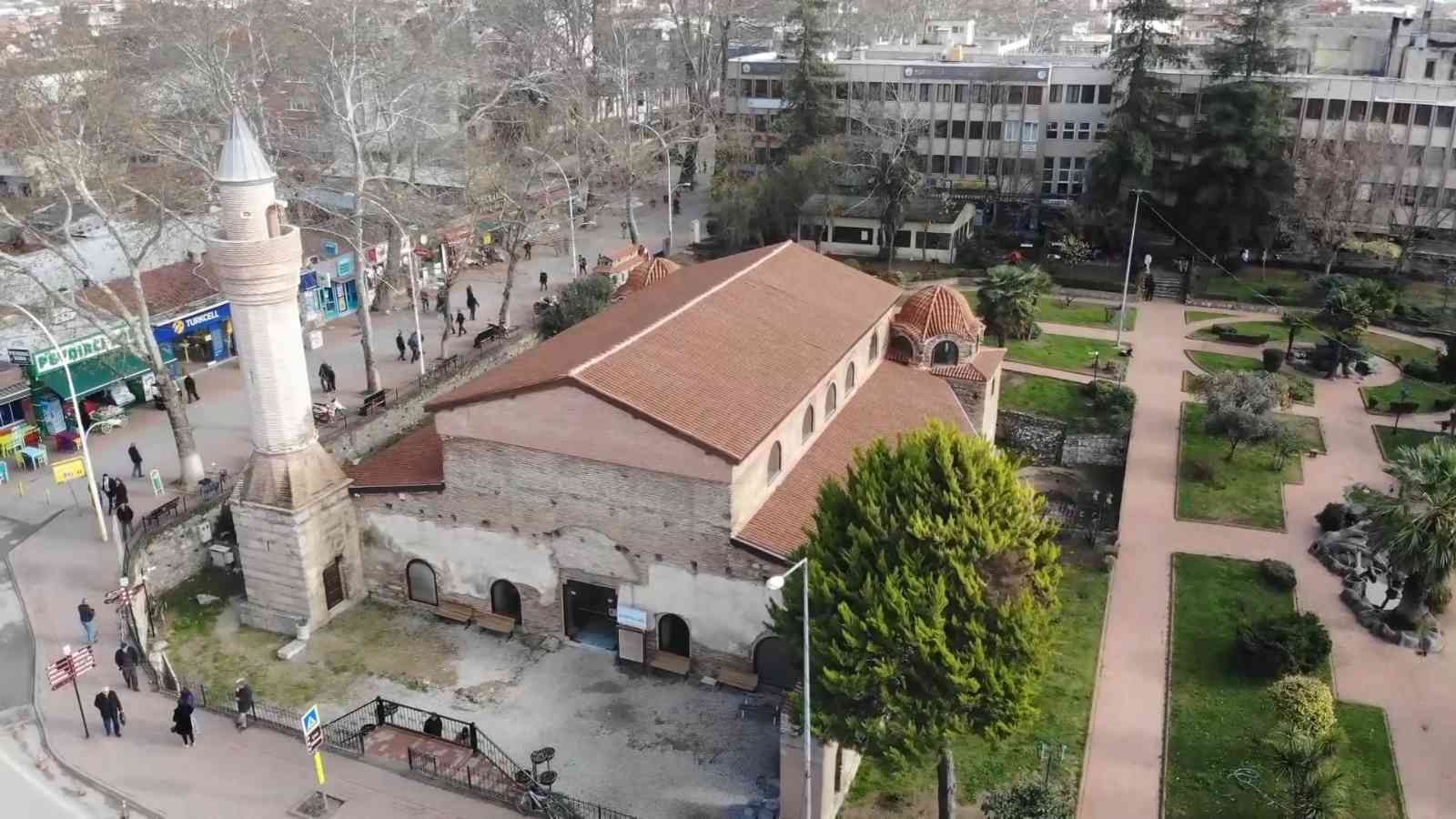 Bursa’nın UNESCO’nun geçici miras listesinde bulunan İznik ilçesindeki tarihi Ayasofya Camii’nin 2 adet elektrik faturasını alıp ödeyen 2 ...