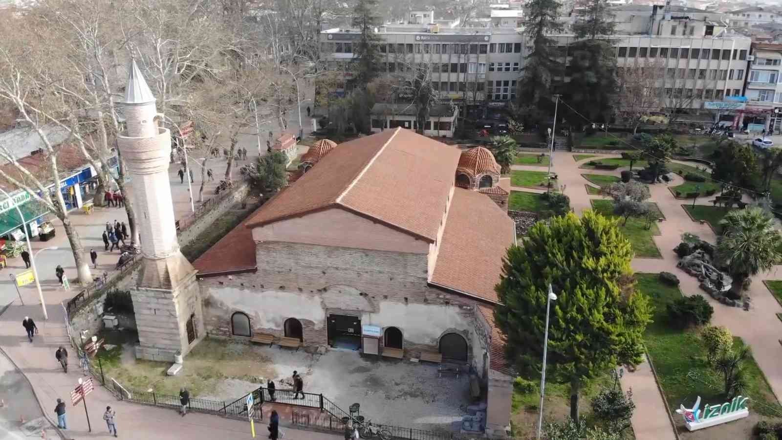 Bursa’nın UNESCO’nun geçici miras listesinde bulunan İznik ilçesindeki tarihi Ayasofya Camii’nin 2 adet elektrik faturasını alıp ödeyen 2 ...