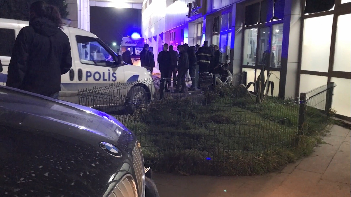 Kocaeli’nin Körfez ilçesinde bulunan TÜPRAŞ tesislerinde tankta parlama meydana geldi. Olayda 4 işçi yaralandı. Olay, Kocaeli’nin Körfez ...