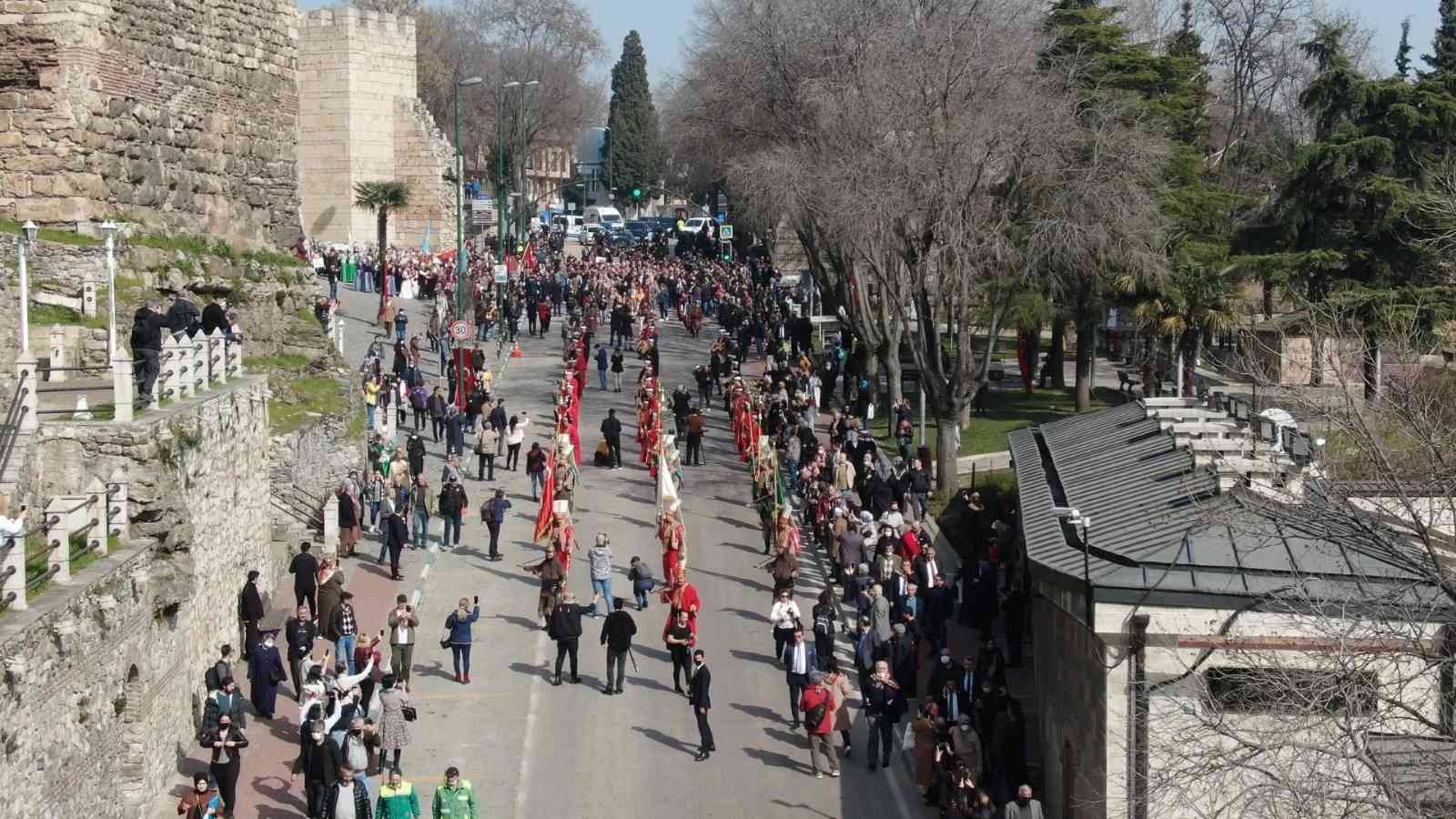 Bursa’nın 2022 Türk Dünyası Kültür Başkenti seçilmesiyle yıl boyunca düzenlenecek etkinlikler kortej yürüyüşüyle başladı. Renkli görüntülere ...