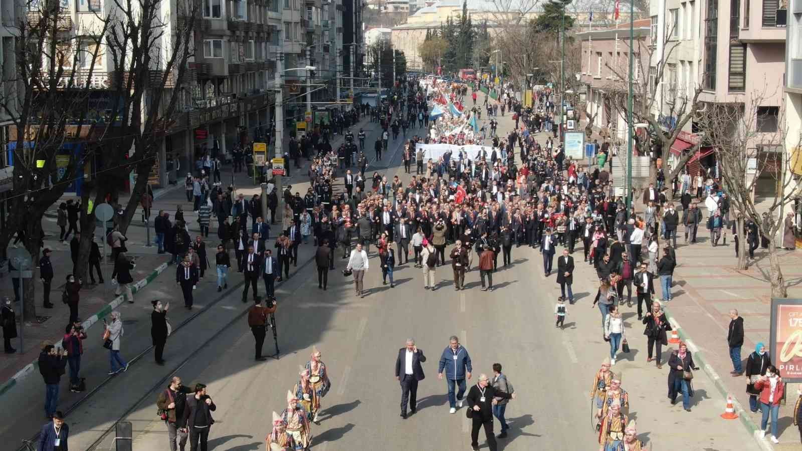 Bursa’nın 2022 Türk Dünyası Kültür Başkenti seçilmesiyle yıl boyunca düzenlenecek etkinlikler kortej yürüyüşüyle başladı. Renkli görüntülere ...