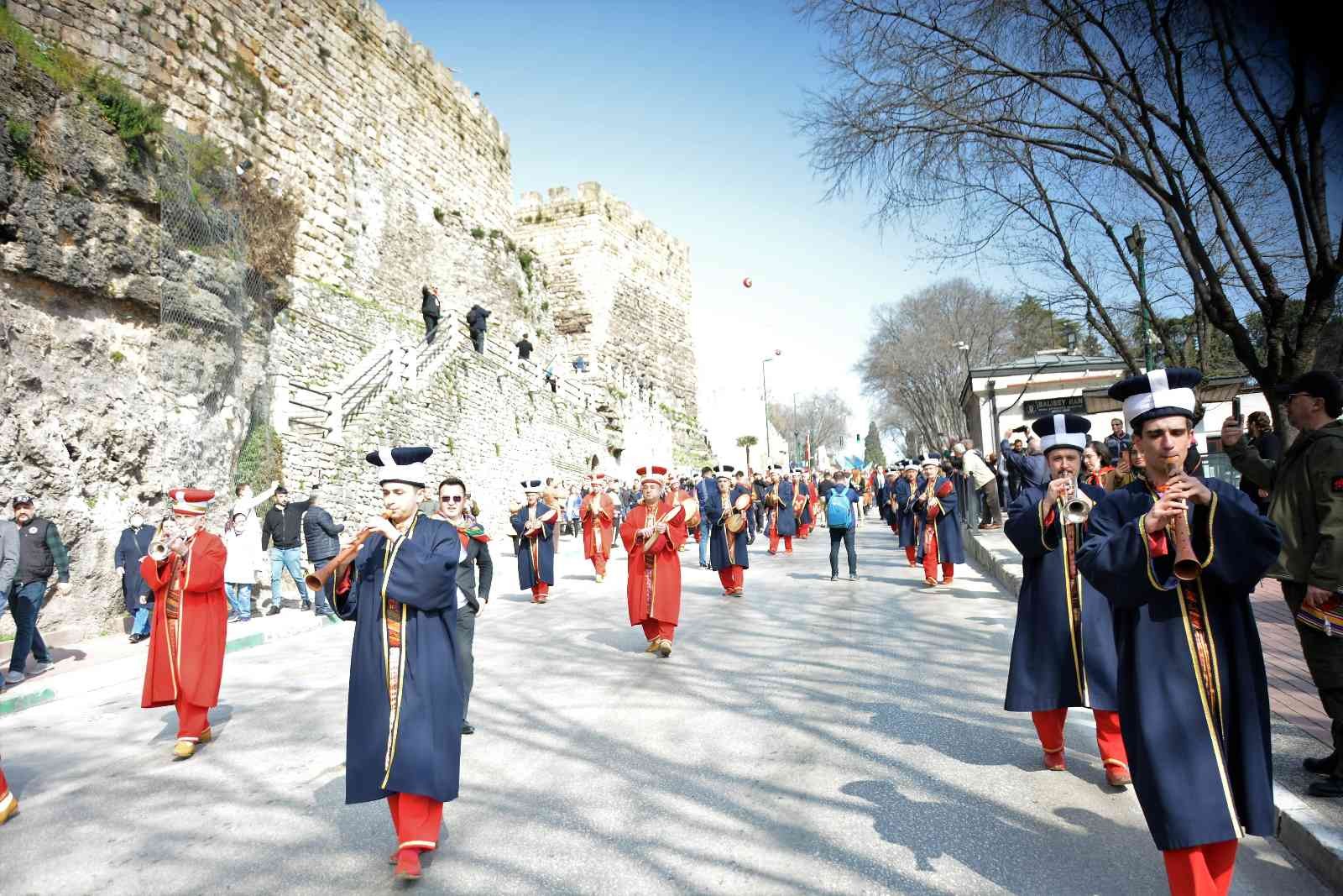 Bursa’nın 2022 Türk Dünyası Kültür Başkenti seçilmesiyle yıl boyunca düzenlenecek etkinlikler kortej yürüyüşüyle başladı. Renkli görüntülere ...