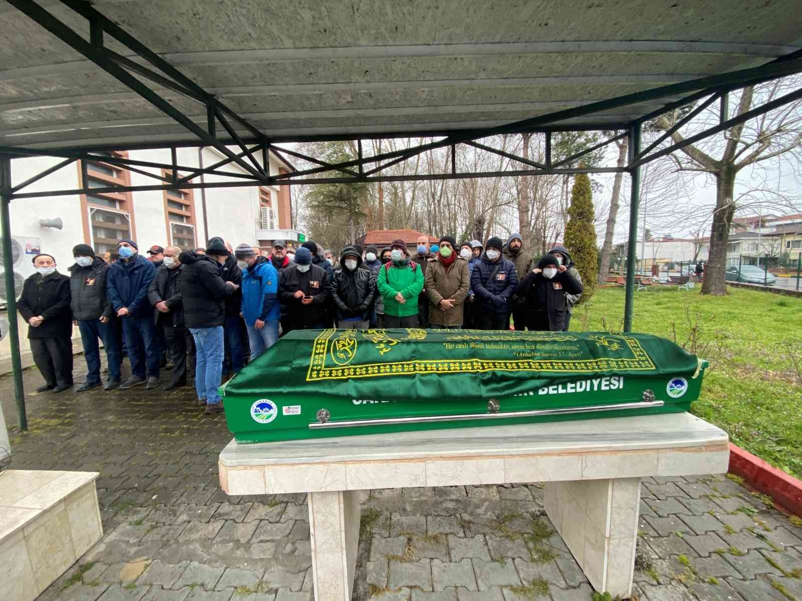 Tedavi gördüğü hastanede hayatını kaybeden Türk sinema eleştirmeni ve yazar Murat Özer, memleketi Sakarya’da toprağa verildi. Bir süredir kanser ...