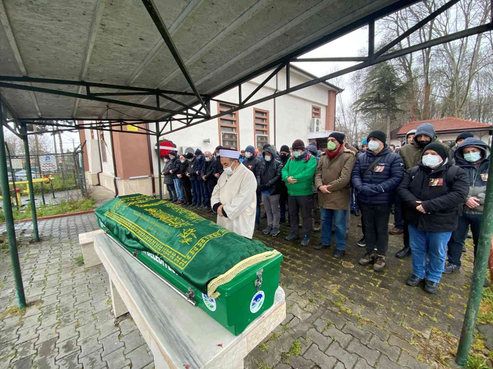 Tedavi gördüğü hastanede hayatını kaybeden Türk sinema eleştirmeni ve yazar Murat Özer, memleketi Sakarya’da toprağa verildi. Bir süredir kanser ...