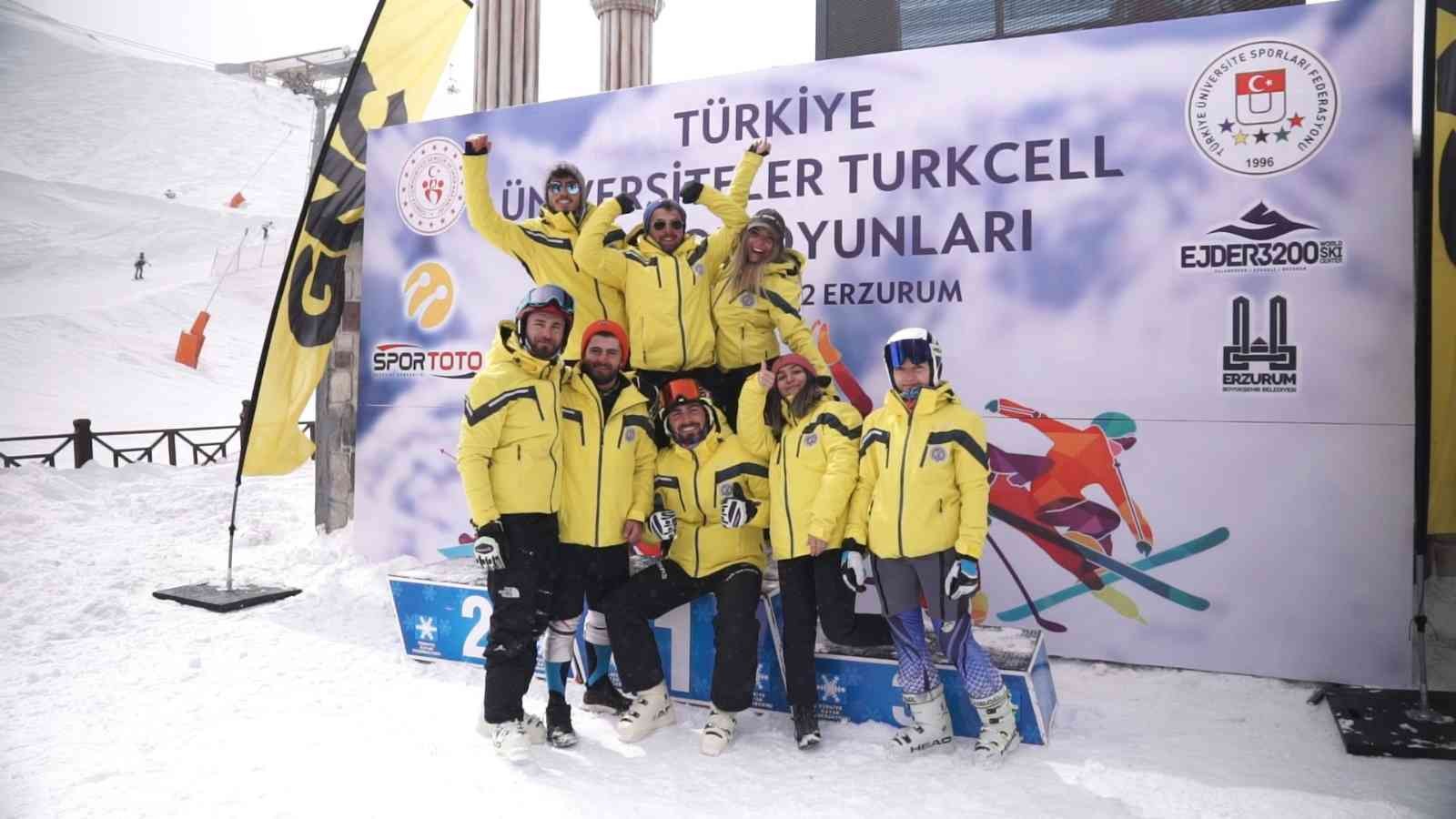 Turkcell, spor yatırımlarına bir yenisini daha ekledi. 2002’de A Milli Futbol Takımı ile başlattığı sponsorluğu birçok branştaki federasyon iş ...