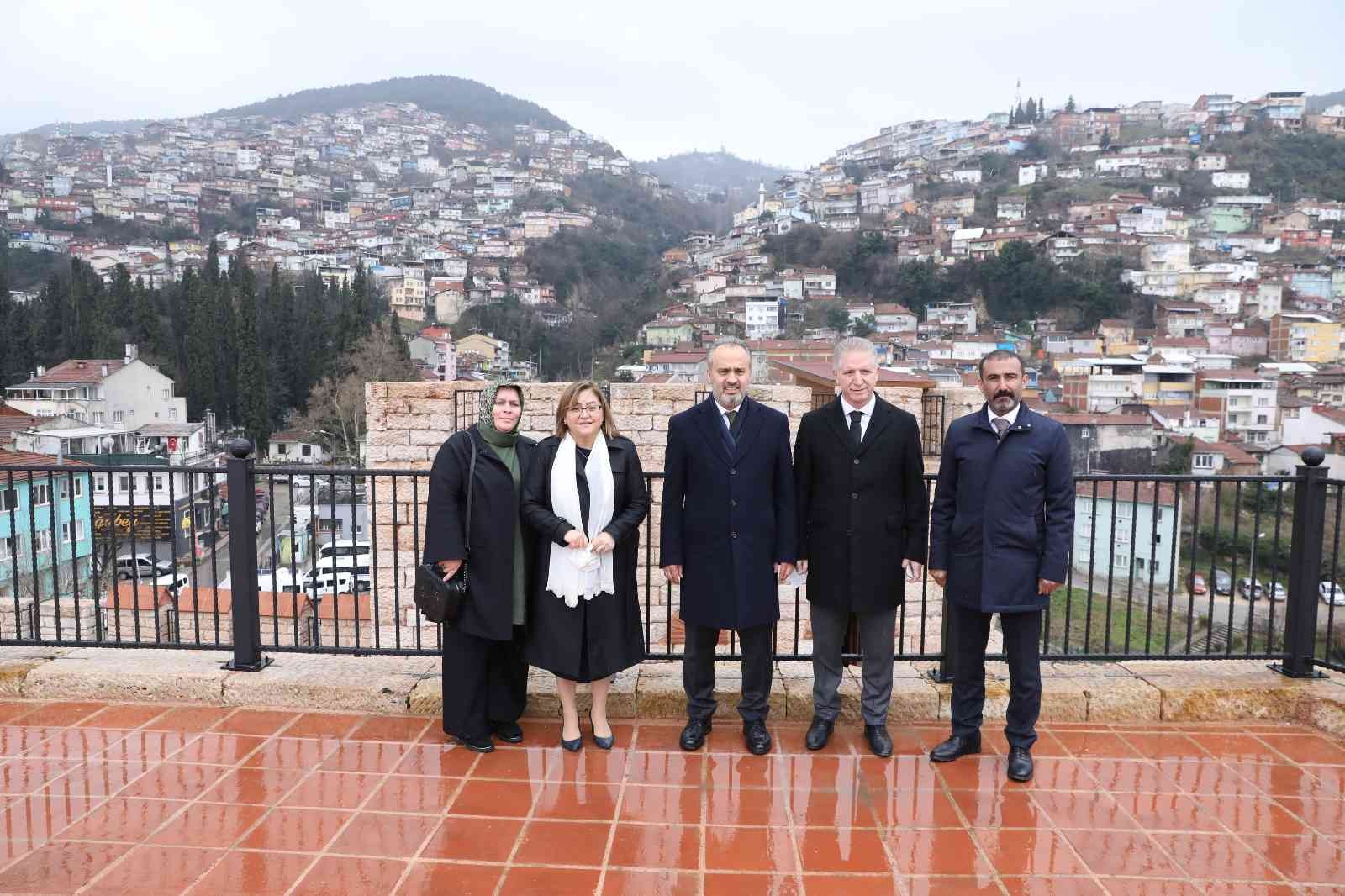 Türkiye Belediyeler Birliği ve Gaziantep Büyükşehir Belediyesi Başkanı Fatma Şahin, Bursa’nın Tarihi Çarşı ve Hanlar Bölgesi’nde gerçekleştirilen ...