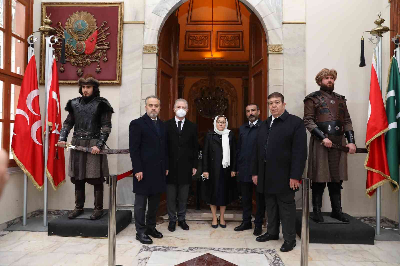 Türkiye Belediyeler Birliği ve Gaziantep Büyükşehir Belediyesi Başkanı Fatma Şahin, Bursa’nın Tarihi Çarşı ve Hanlar Bölgesi’nde gerçekleştirilen ...