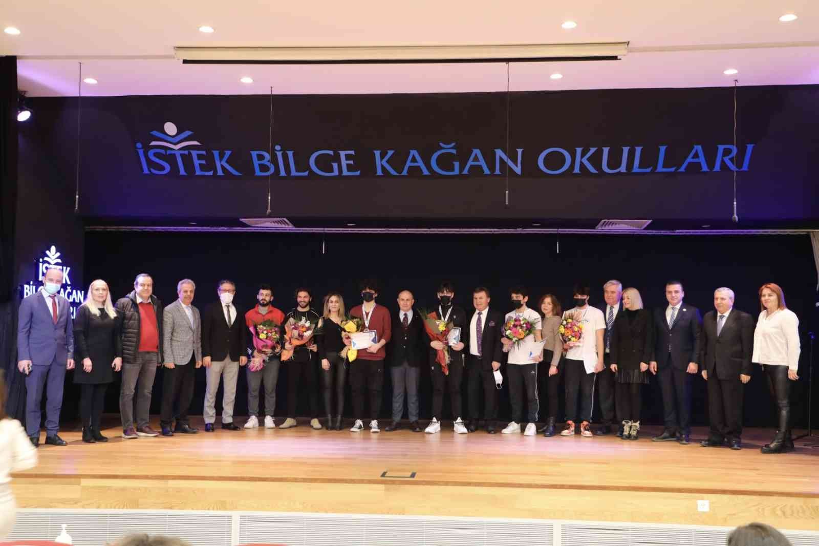 Macaristan’ın Eger kentinde düzenlenen Dünya Kulüplerarası Paletli Yüzme Şampiyonası’nda mücadele eden Bakırköy Ata Spor Kulübü sporcuları altın ...