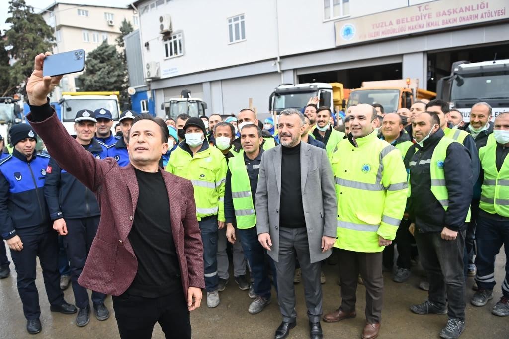 İstanbul’da etkili olması beklenen kar yağışı öncesinde Tuzla Belediyesi ekipleri çalışmalarını tamamladı. Tuzla Belediye Başkanı Dr. Şadi Yazıcı ...