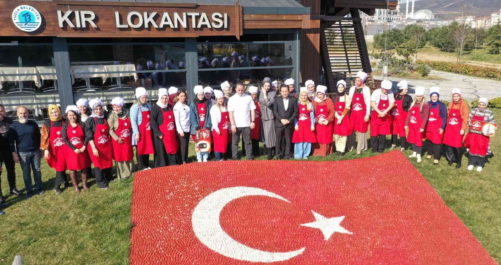 Tuzla Belediyesi tarafından bayat ekmek ve gıda israfına dikkat çekmek amacıyla ödüllü ’Bayat Ekmekle Taze Lezzetler 2022” yarışması düzenlendi ...