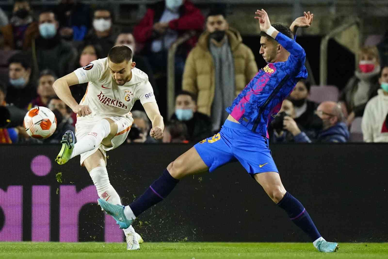 UEFA Avrupa Ligi Son 16 Turu ilk maçında Galatasaray, deplasmanda Barcelona ile karşılaşıyor. Mücadelenin ilk yarısı golsüz eşitlikle sona erdi ...