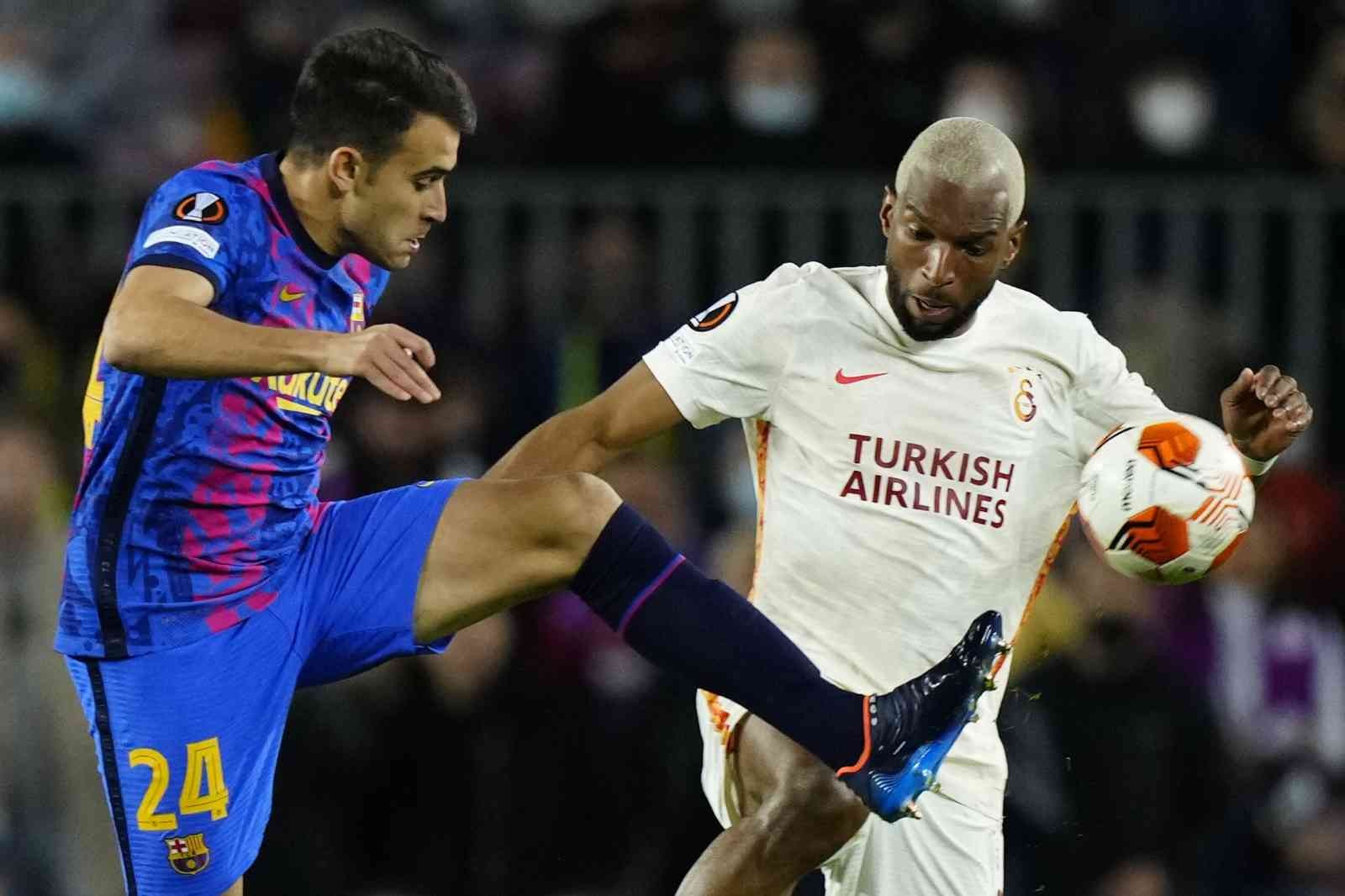 UEFA Avrupa Ligi Son 16 Turu ilk maçında Galatasaray, deplasmanda Barcelona ile karşılaşıyor. Mücadelenin ilk yarısı golsüz eşitlikle sona erdi ...