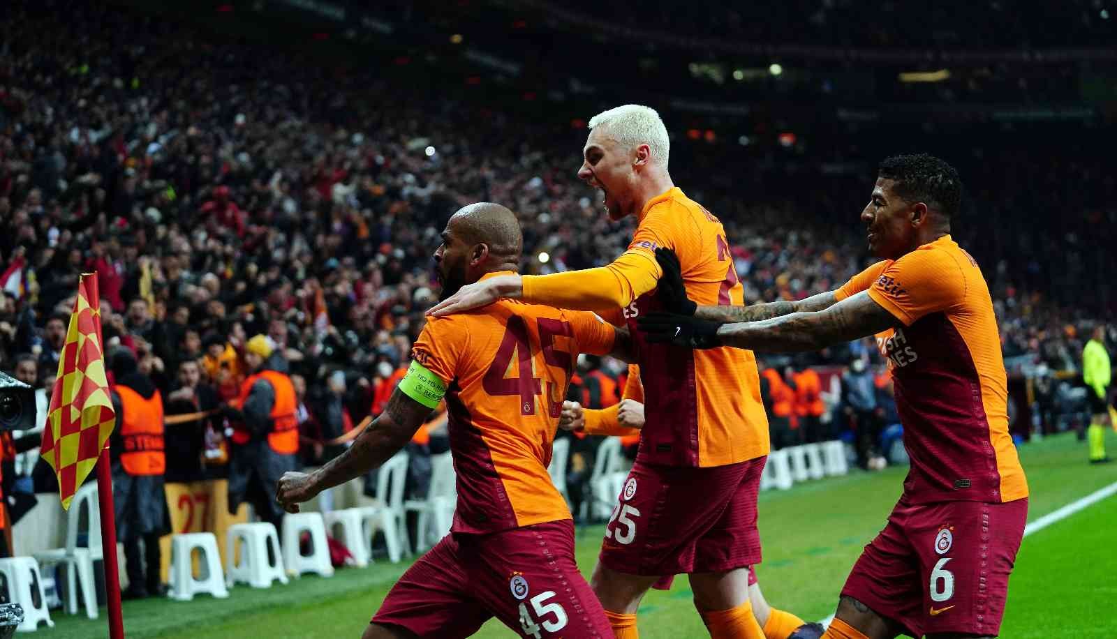 UEFA Avrupa Ligi Son 16 Turu ikinci maçında Galatasaray, Barcelona’yı ağırlıyor. Müsabakanın ilk yarısı 1-1’lik beraberlikle tamamlandı. Maçtan ...