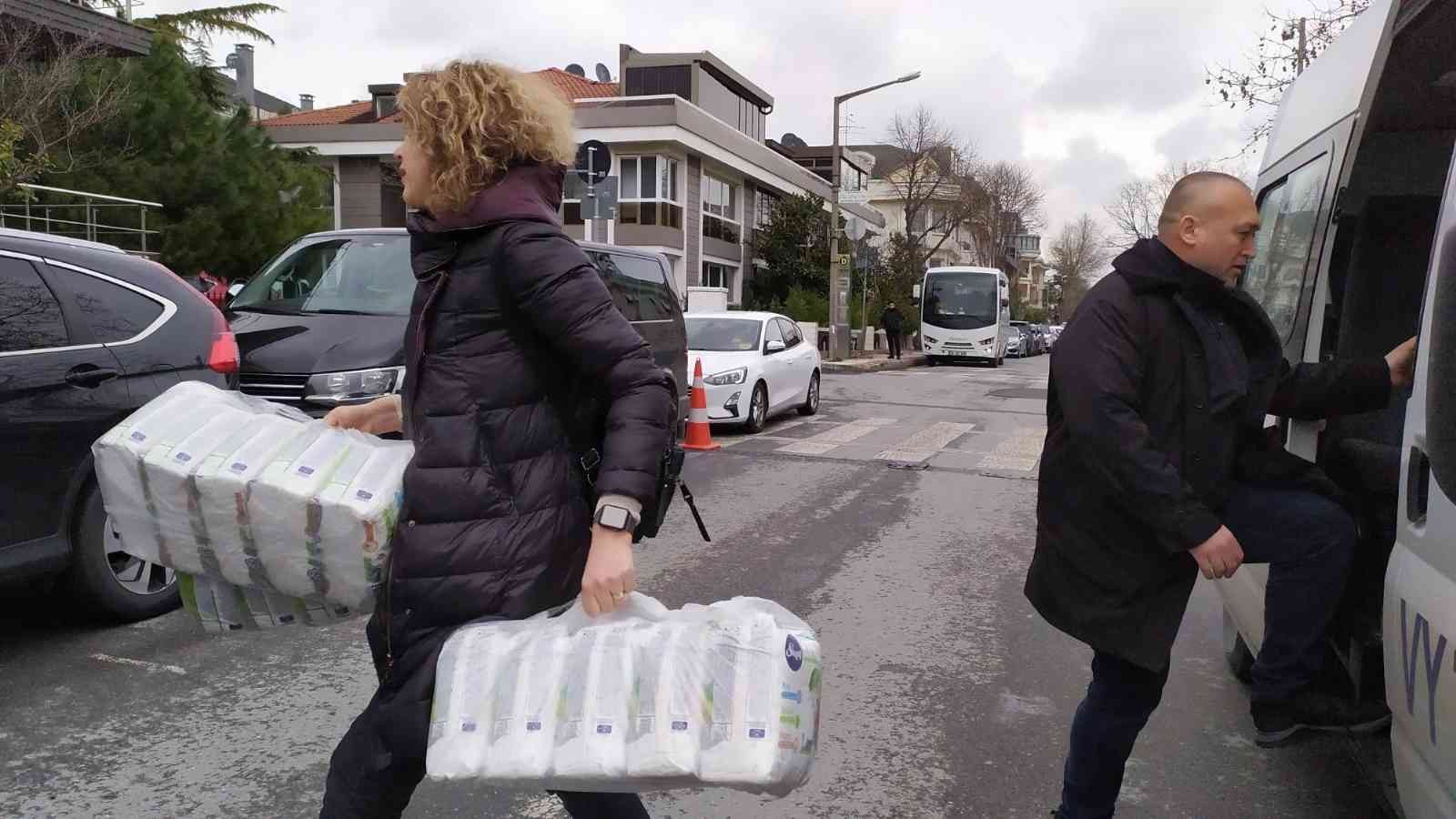 Rusya’nın Ukrayna’ya başlattığı saldırılar nedeniyle zor günler geçiren Ukraynalılara destek amaçlı İstanbul Başkonsolosluğu’na yardım ...