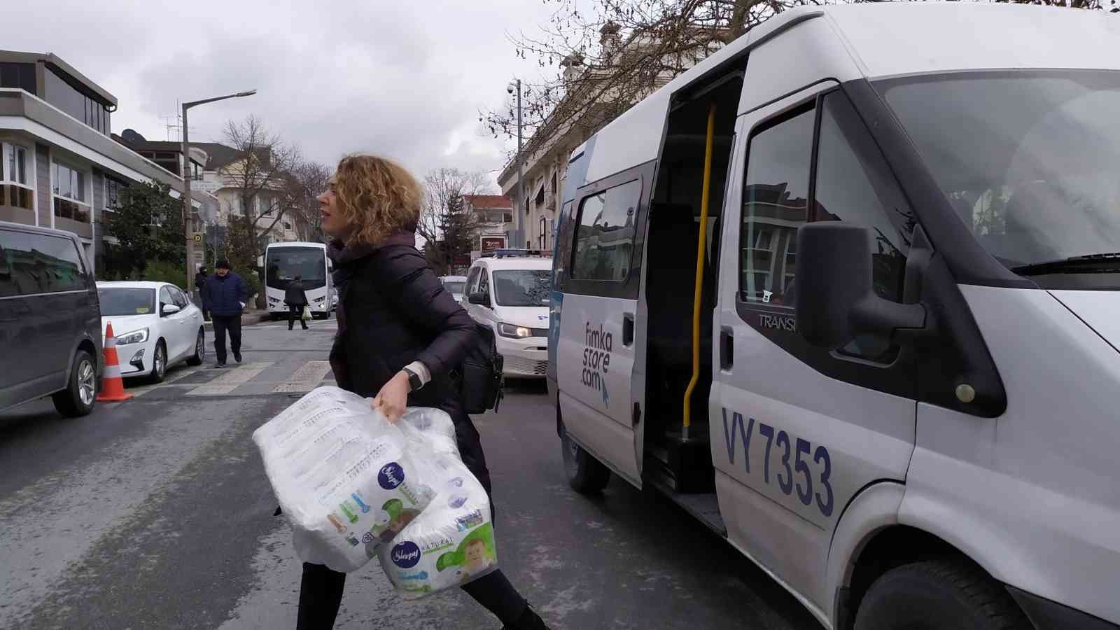 Rusya’nın Ukrayna’ya başlattığı saldırılar nedeniyle zor günler geçiren Ukraynalılara destek amaçlı İstanbul Başkonsolosluğu’na yardım ...