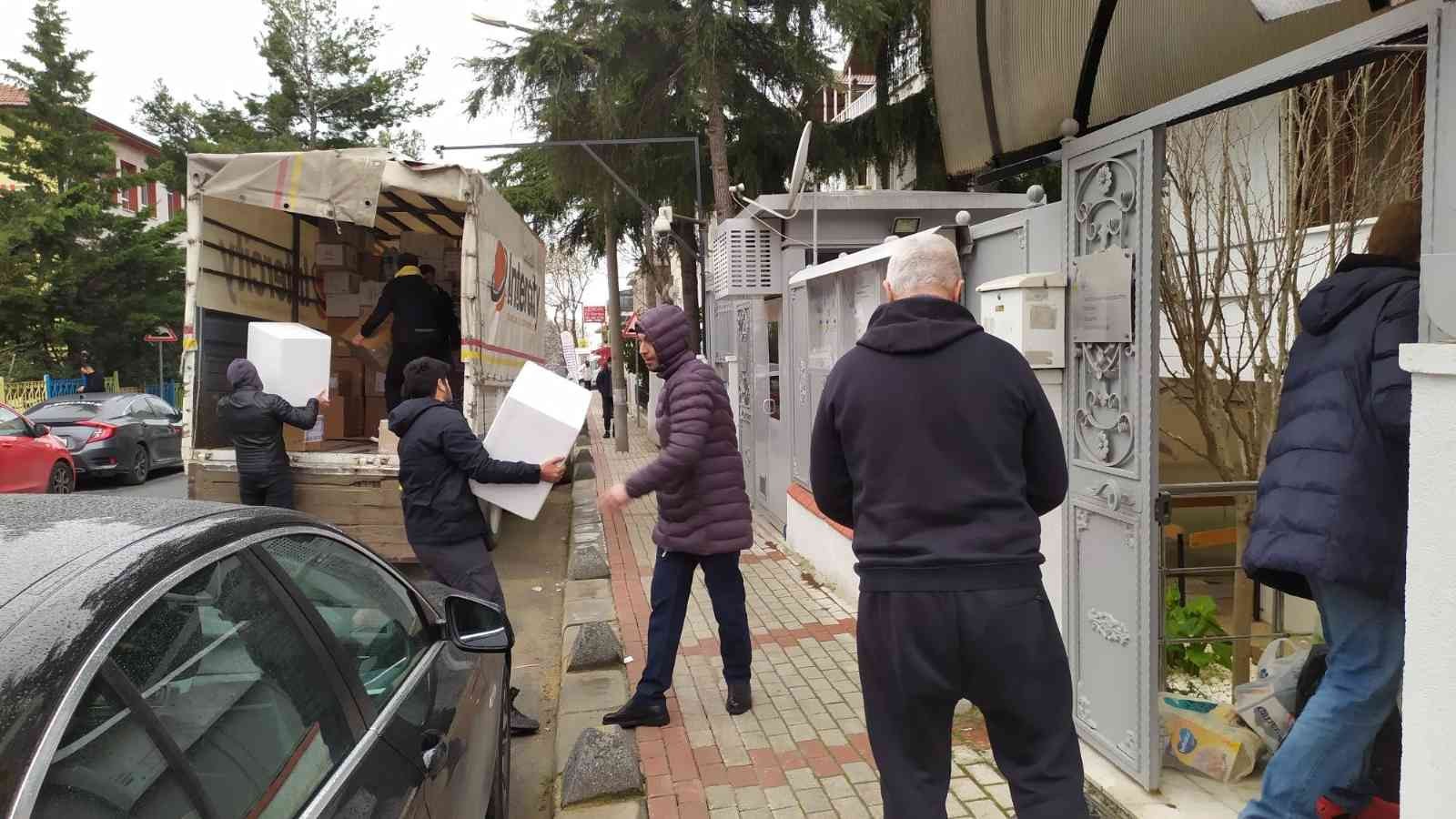 Rusya’nın Ukrayna’ya başlattığı saldırılar nedeniyle zor günler geçiren Ukraynalılara destek amaçlı İstanbul Başkonsolosluğu’na yardım ...