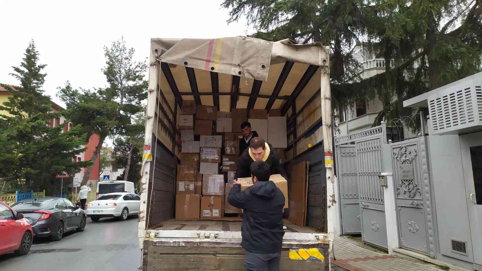 Rusya’nın Ukrayna’ya başlattığı saldırılar nedeniyle zor günler geçiren Ukraynalılara destek amaçlı İstanbul Başkonsolosluğu’na yardım ...