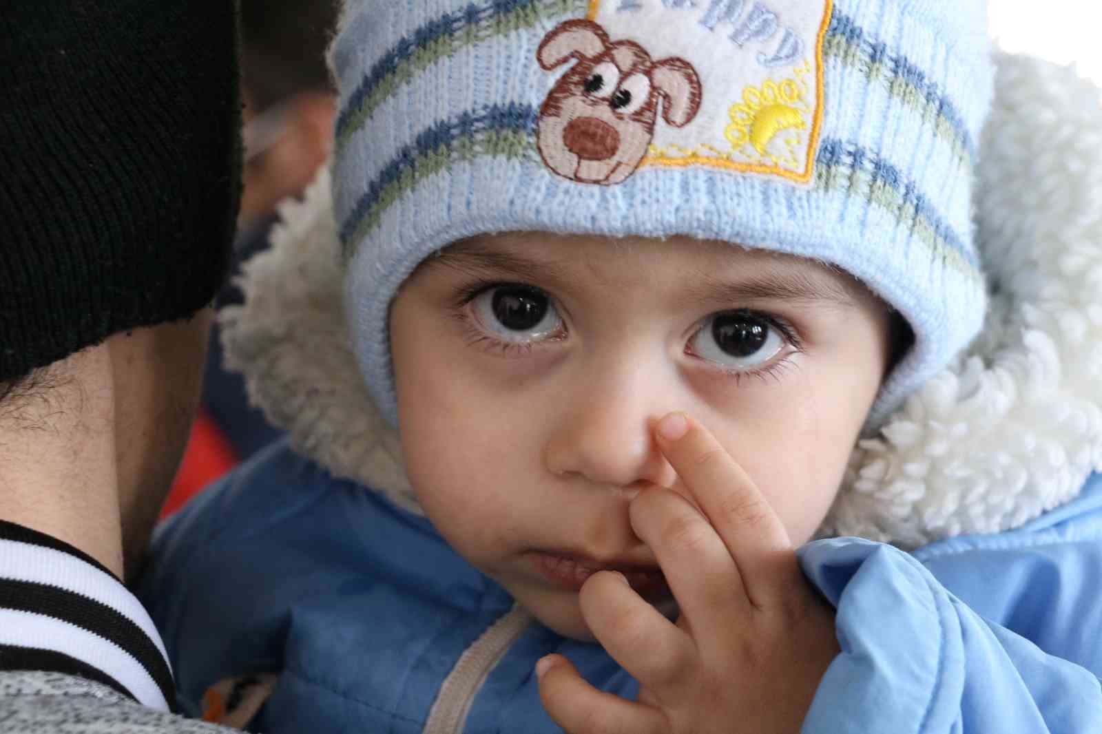 Rusya-Ukrayna arasında yaşanan savaş sonrası yaşadıkları ülkeyi terk etmek zorunda kalan Türkler, yaşadıkları zorlukları anlatırken, hüzün ve ...