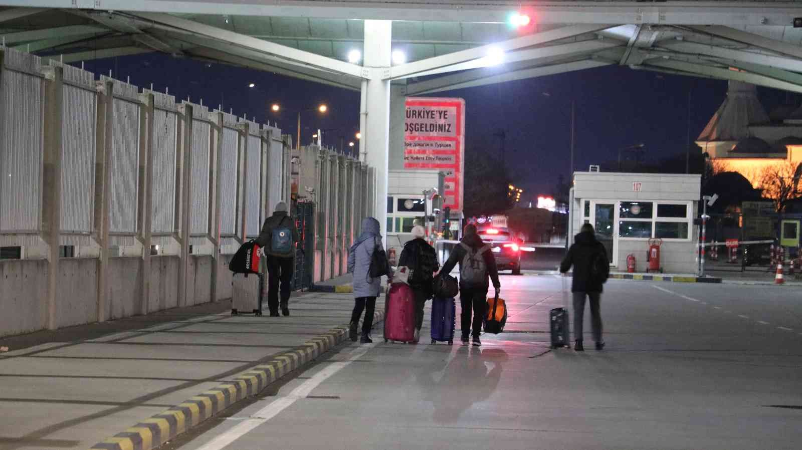 Rusya’nın saldırısı sonrası Ukrayna’dan ayrılan Türk vatandaşları, Kapıkule ve Hamzabeyli Sınır Kapılarından ülkeye giriş yapıyor. Rusya’nın ...