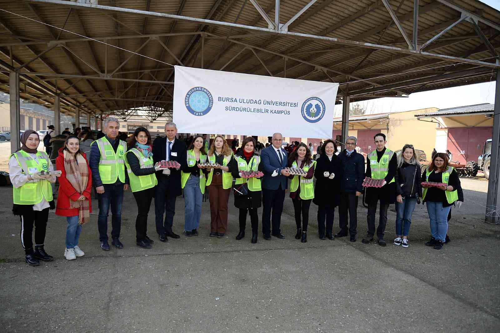 Bursa Uludağ Üniversitesi (BUÜ) öğrencileri, Sürdürülebilir Kampüs Koordinatörlüğü Ofisi önderliğinde gerçekleştirilen etkinlikte üniversitesi ...