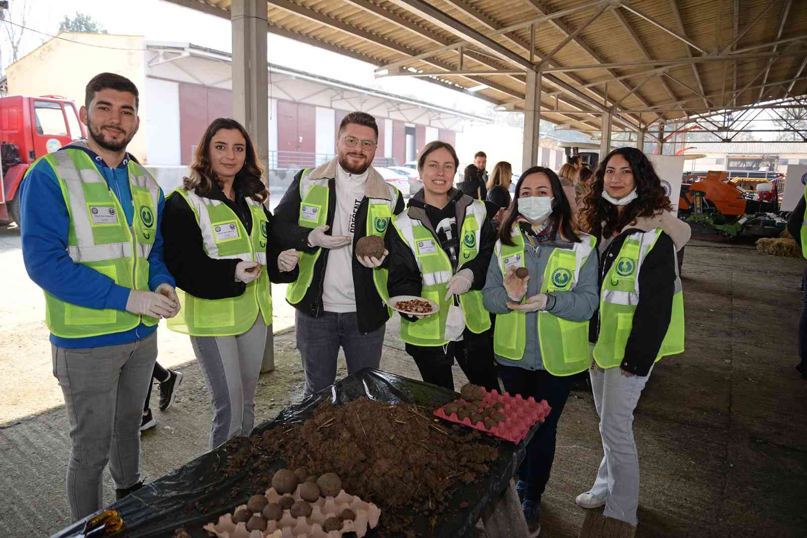 Bursa Uludağ Üniversitesi (BUÜ) öğrencileri, Sürdürülebilir Kampüs Koordinatörlüğü Ofisi önderliğinde gerçekleştirilen etkinlikte üniversitesi ...