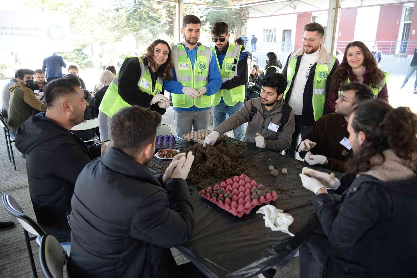 Bursa Uludağ Üniversitesi (BUÜ) öğrencileri, Sürdürülebilir Kampüs Koordinatörlüğü Ofisi önderliğinde gerçekleştirilen etkinlikte üniversitesi ...