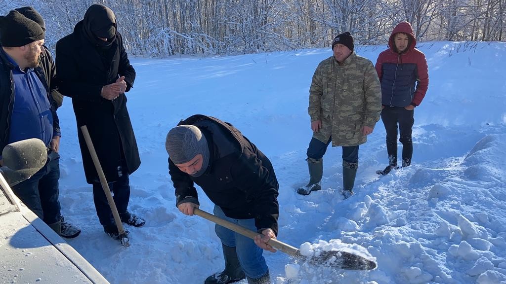 Balıkesir’de kar kalınlığının yaklaşık 2 metreyi bulduğu Ulus Dağı’nda mahsur kalan off-roadçının yardımına diğer off-road ekipleri koştu. TRT ...