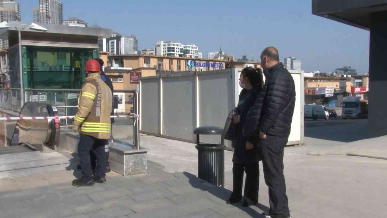 Ümraniye Çakmak metro istasyonundaki elektrik panolarında yangın çıktı. Tren seferlerinin durdurulduğu metro durağı, yolcu girişine kapatıldı ...