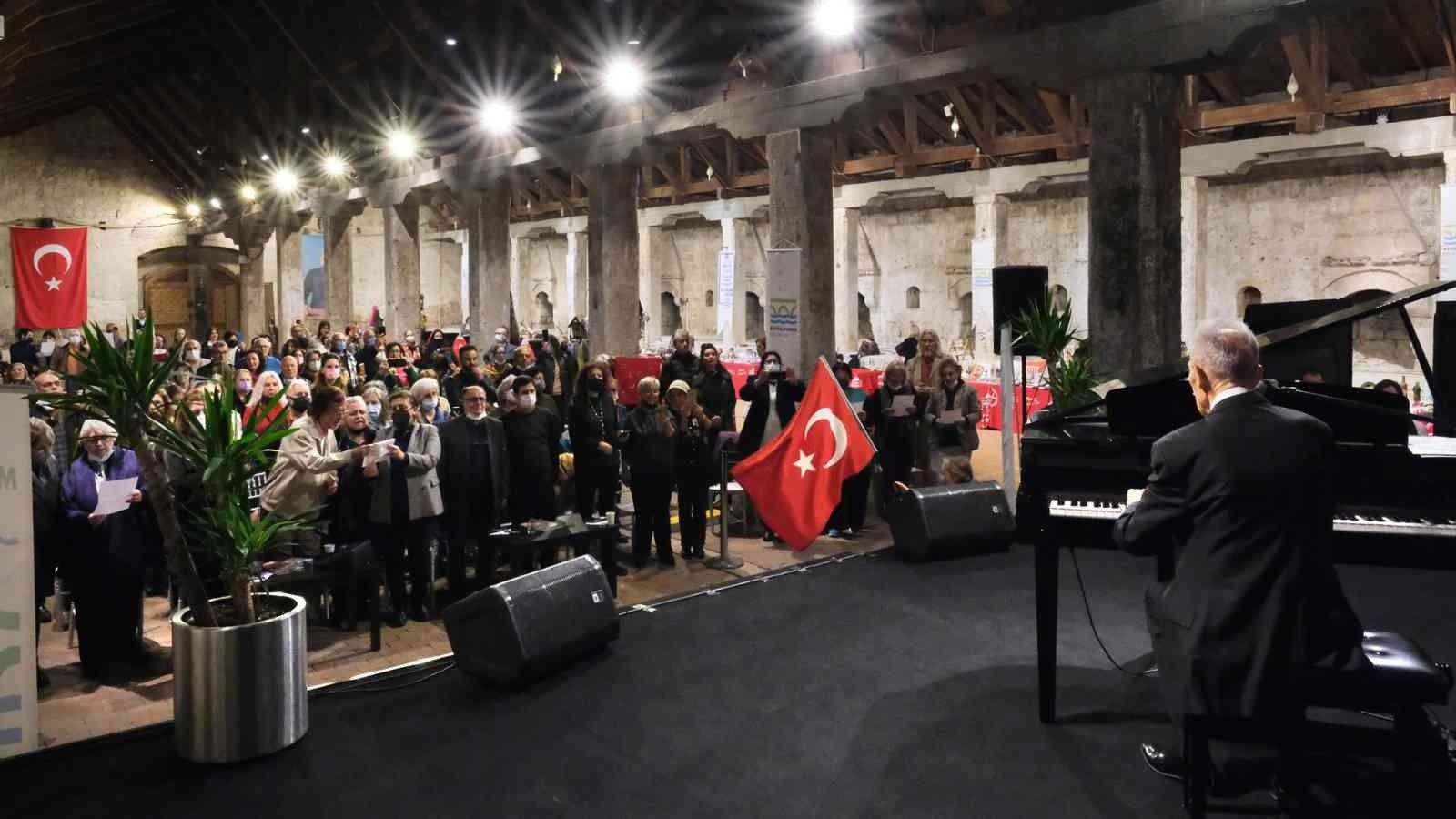 Büyükçekmece’de caz günleri çerçevesinde sahne alan Caz Piyanisti İlham Gencer dinleyicilerine unutulmayacak bir gece yaşattı. Kervansaray ...