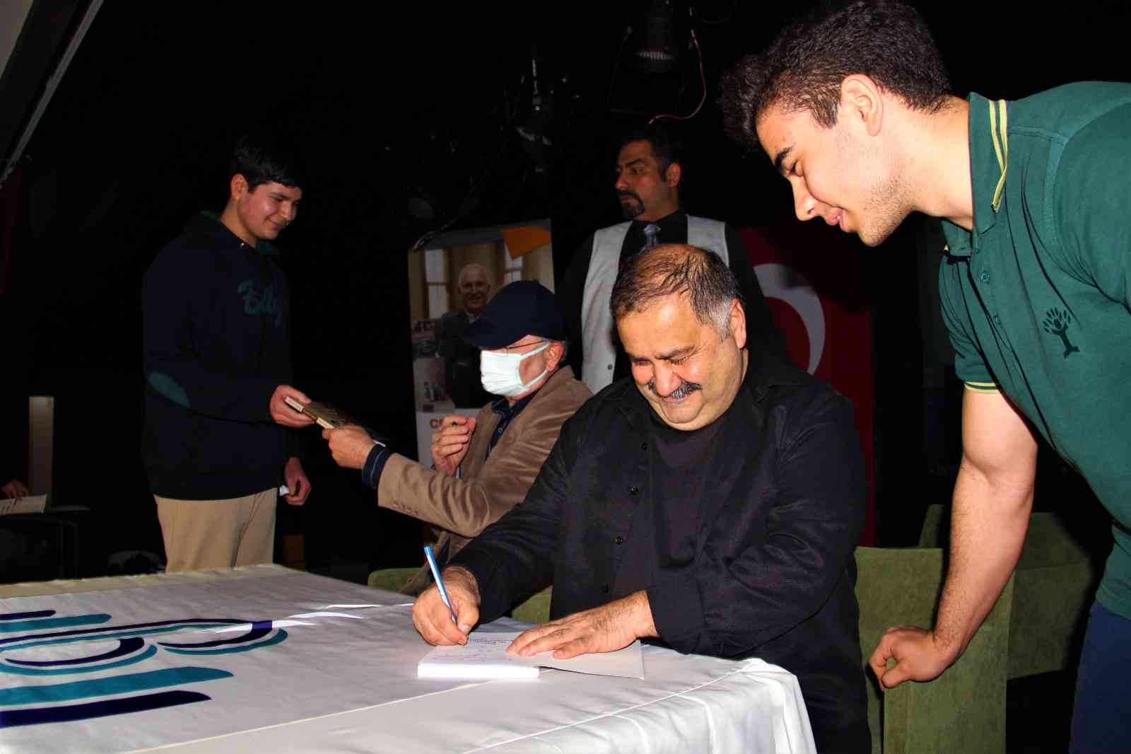 Kocaeli’nin Darıca ilçesinde bir okulda öğrencilerle bir araya gelen Şahan Gökbakar’ın başrolünü oynadığı Recep İvedik filminde ‘Nurullah ...