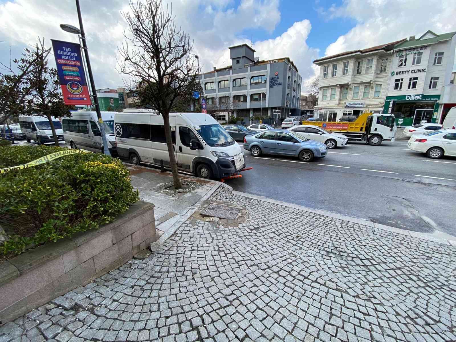 Üsküdar’da iddiaya göre bir emekli polis bankadan çektiği yaklaşık 700 bin TL’nin içerisinde olduğu çanta ile sokakta yürüdüğü esnada iki ...