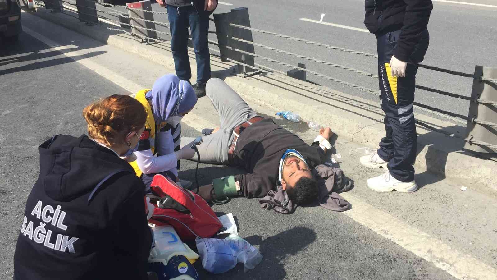 Sarıyer’de asfalt yüklü hafriyat kamyonu virajı alamayınca bariyerlere çarparak devrildi. Kazada şoför ağır yaralanırken, trafik ise durma ...