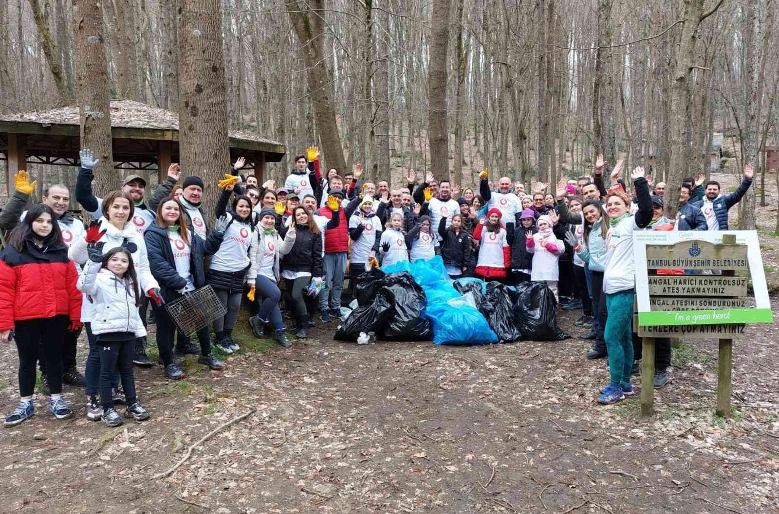 Vodafone, Orman Haftası vesilesiyle Green Heroes Turkey işbirliğiyle Belgrad Ormanı’nda bir plogging etkinliği düzenledi. Vodafone tedarikçi ağı ...