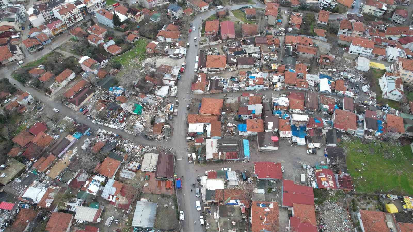 Marmara Depremi’nde yitirdiği 2 bin 504 canla acılarını yaşayan Yalova’da, yine aynı senaryonun yaşanmaması için kentsel dönüşüm hamlesi ...