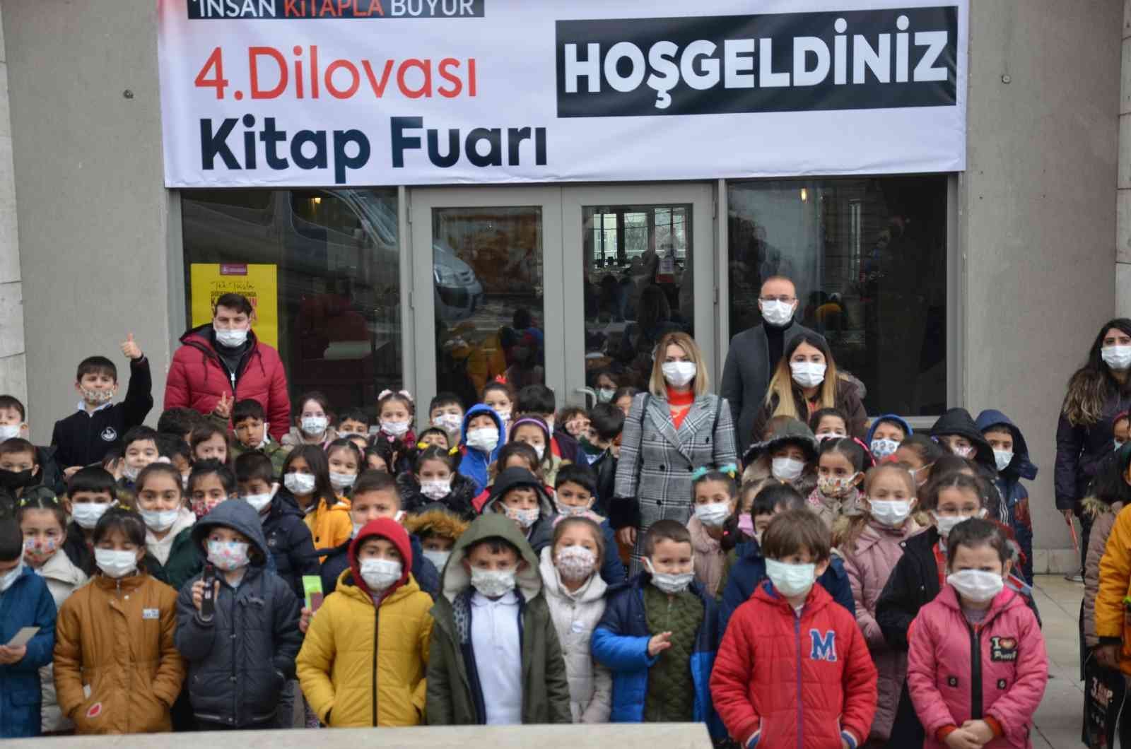 Kocaeli’de Dilovası Belediyesi tarafından 4’üncüsü düzenlenen Kitap Fuarı ziyaretçilere kapılarını açtı. Dilovası Kitap Fuarı, 100 yayınevinin ...