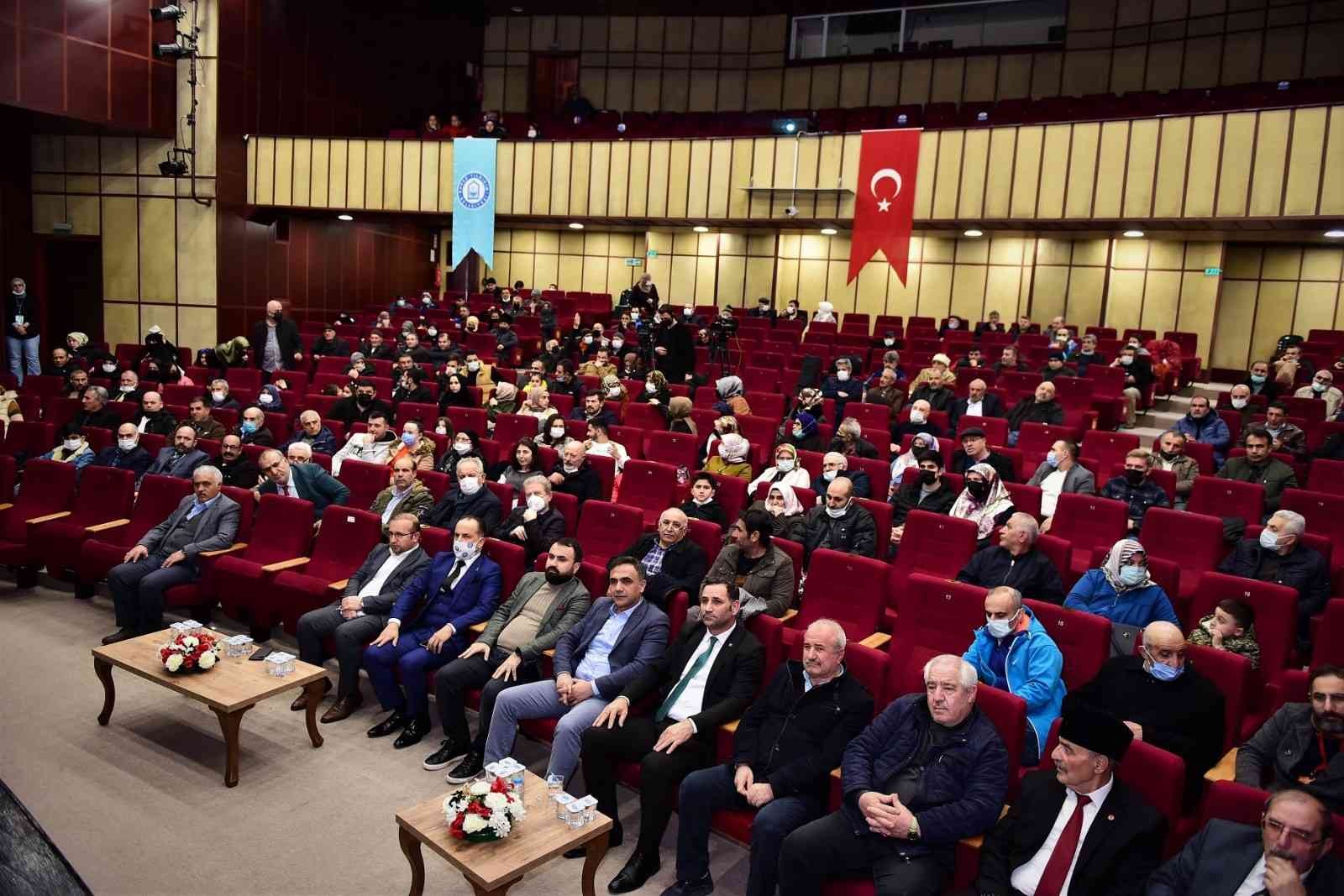 Yıldırım Belediyesi, âşık kültürünün önemli temsilcilerinden Âşık Cemal Divani için saygı gecesi düzenledi. Yıldırım Belediyesi, âşıklık ...