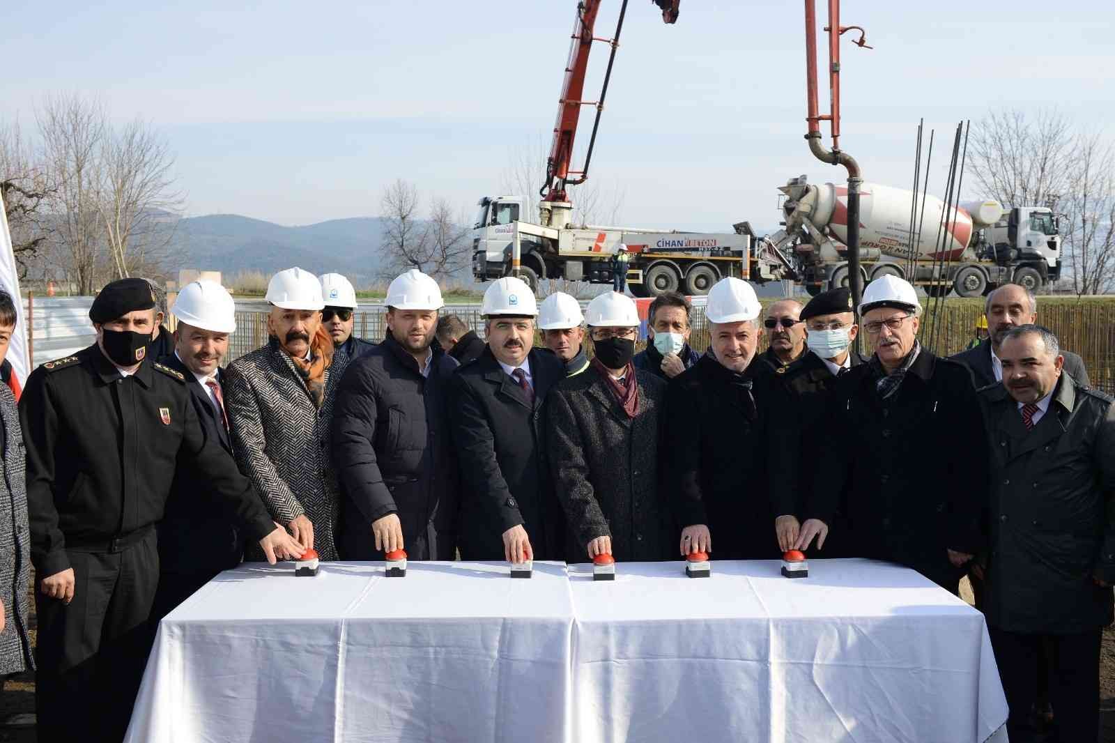 Yıldırım Belediyesi’nin vatandaşların huzuru ve güvenliği için ilçeye kazandıracağı Samanlı Mahallesi Jandarma Karakolu’nun temeli düzenlenen ...