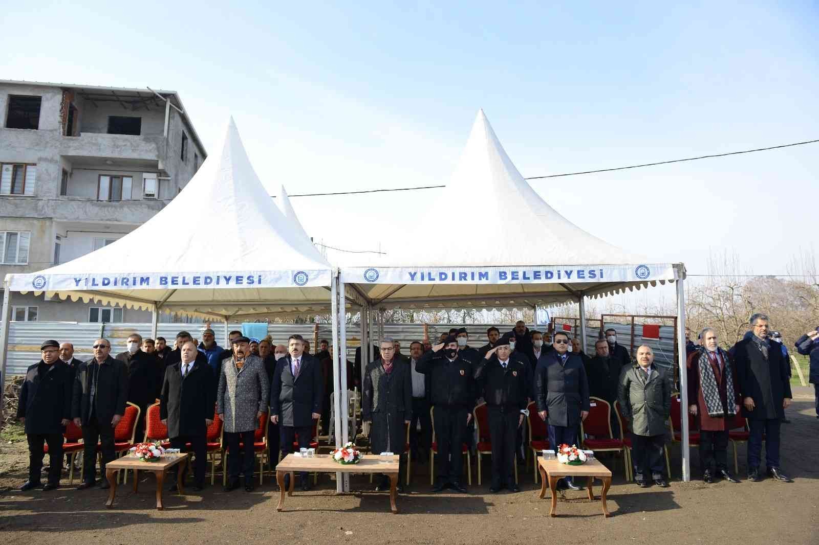 Yıldırım Belediyesi’nin vatandaşların huzuru ve güvenliği için ilçeye kazandıracağı Samanlı Mahallesi Jandarma Karakolu’nun temeli düzenlenen ...