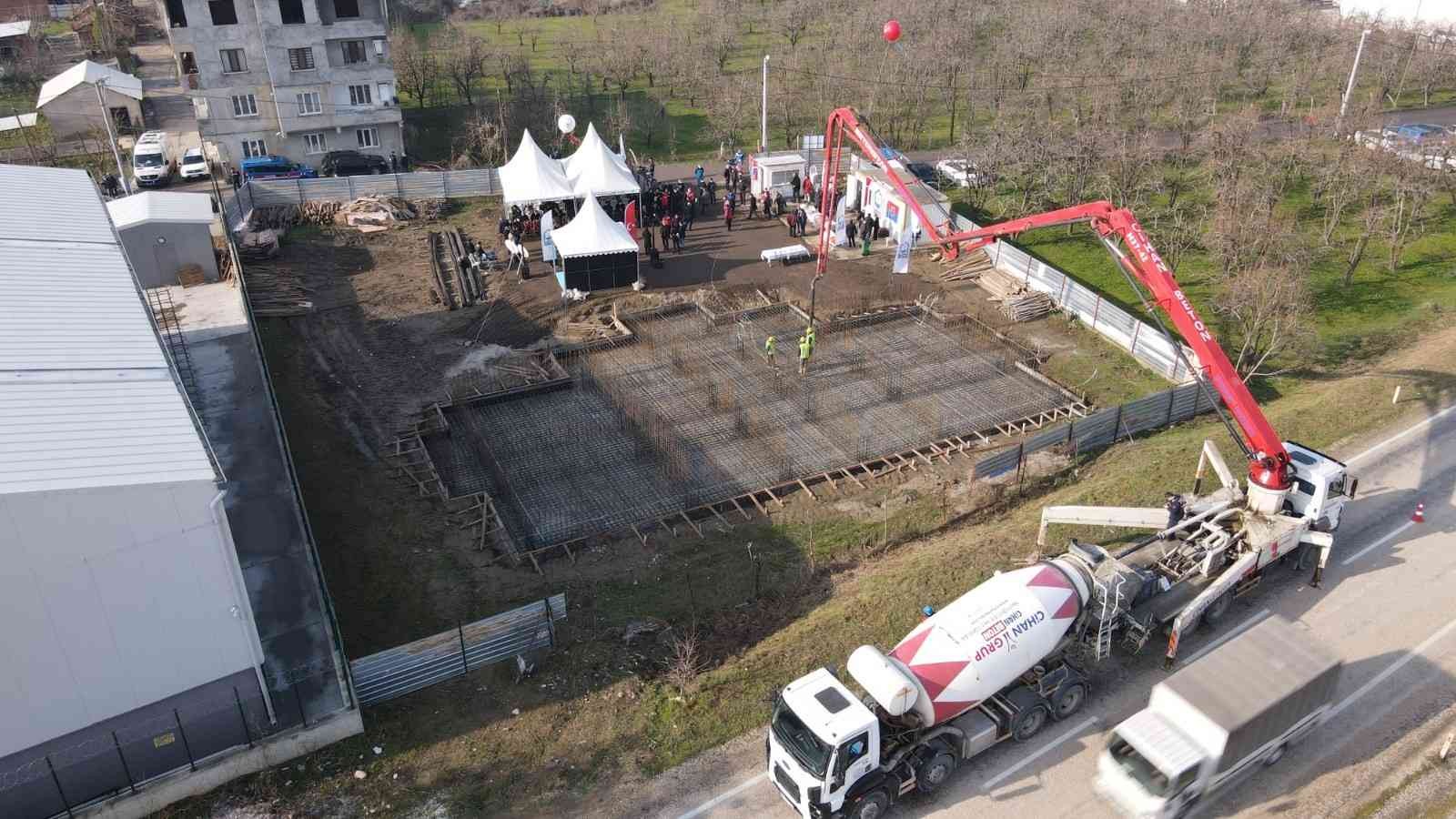 Yıldırım Belediyesi’nin vatandaşların huzuru ve güvenliği için ilçeye kazandıracağı Samanlı Mahallesi Jandarma Karakolu’nun temeli düzenlenen ...