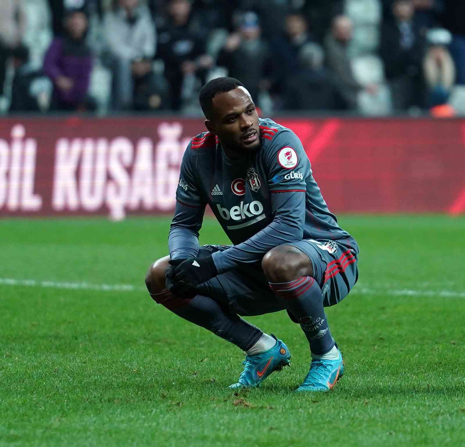 Ziraat Türkiye Kupası Çeyrek Final maçında Beşiktaş sahasında karşılaştığı Kayserispor’a 2-1 mağlup oldu ve elendi. Kayserispor yarı finalde ...